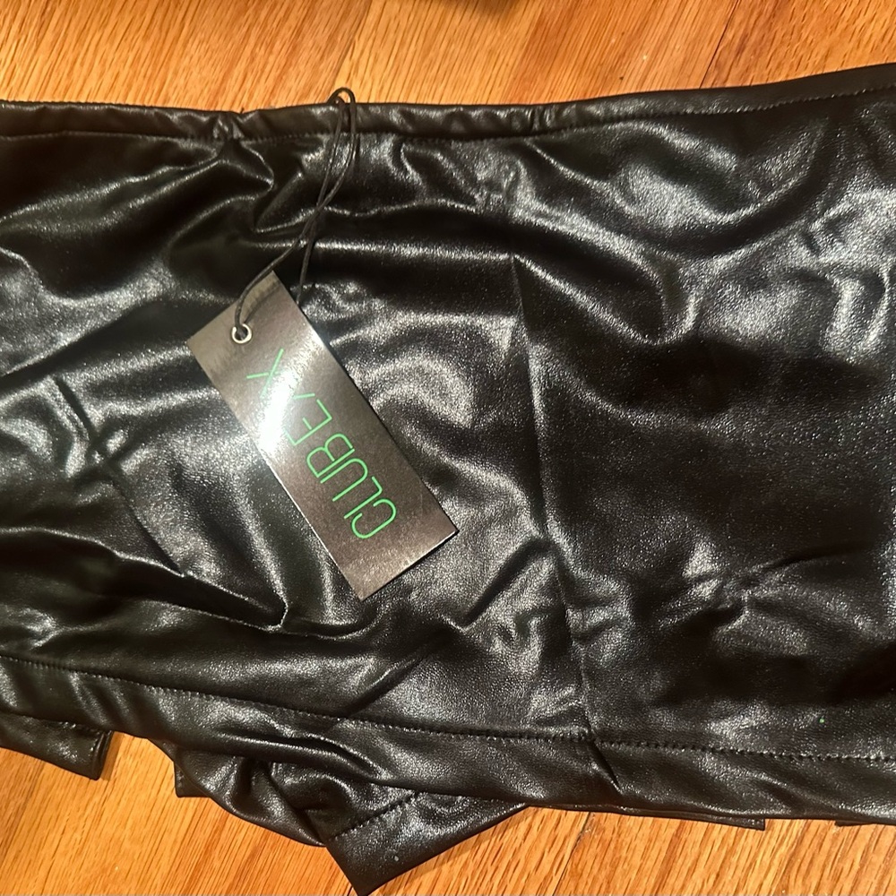 Dolls Kill Club Exx NWT XXS 
SHOOTING STARS MICRO faux leather SKORT - Picture 3 of 6